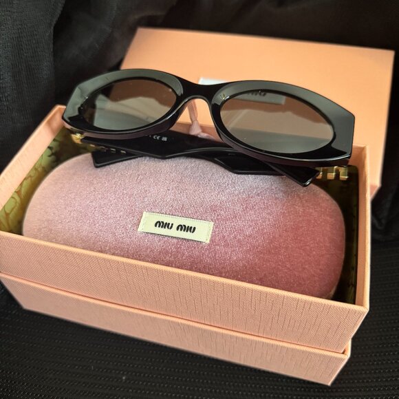 Viral Miu Miu Black Cat-Eye Sunglasses main image 9
